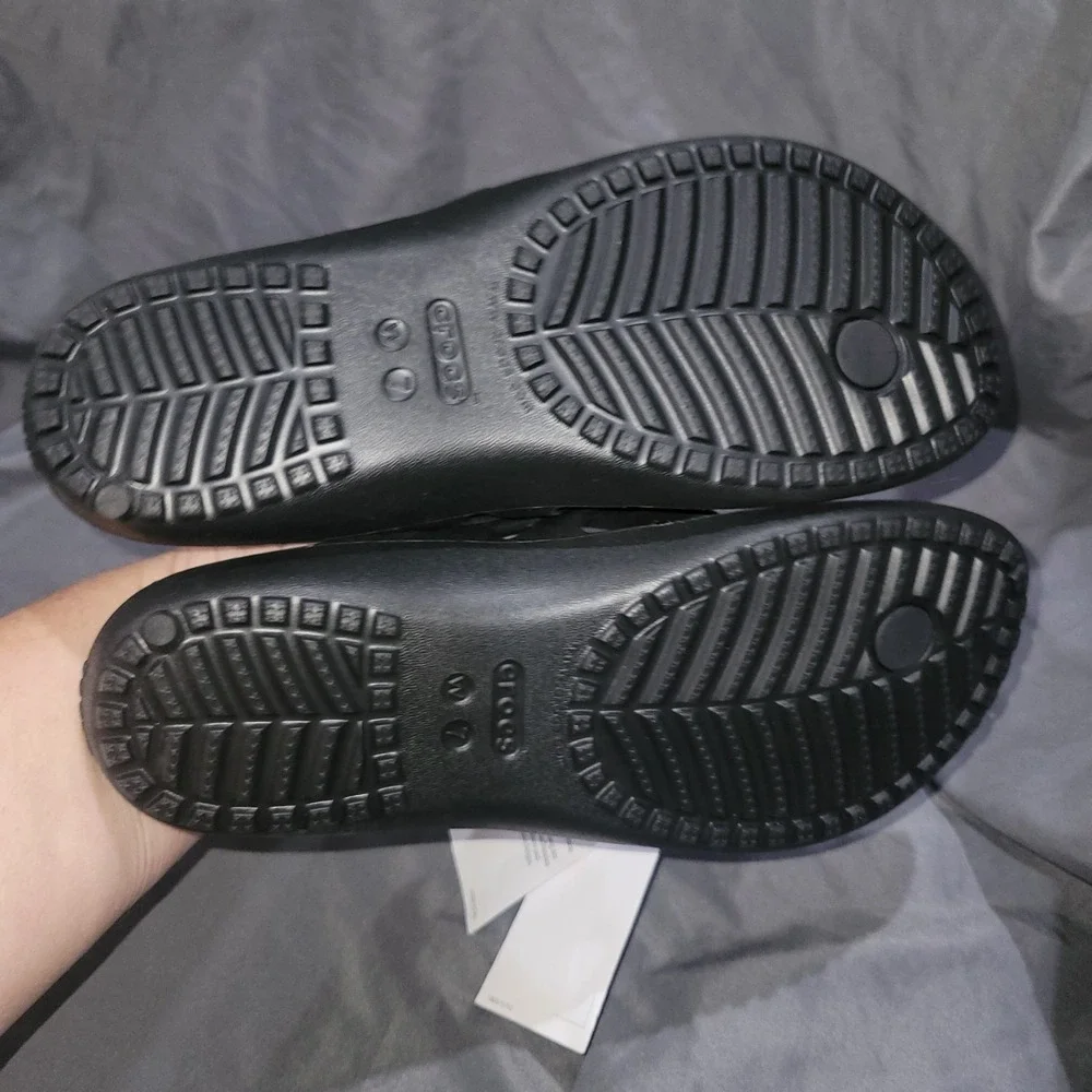 Crocs Iconic Comfort Kadee II Black Flip Flop Sandals Womens Size 7 NWT